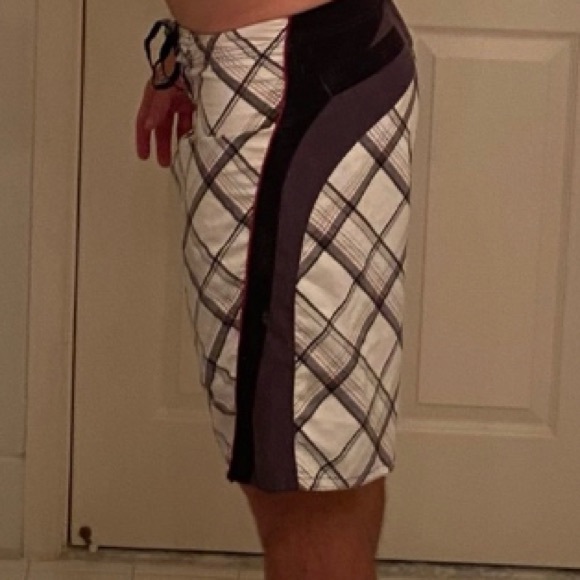 Stylish Plaid Board Shorts - White, black, Red -Size Medium Men’s Swimsuit - Picture 4 of 11
